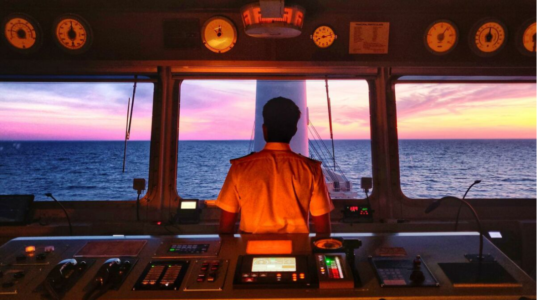 疫情下的海員：因工資上漲而開心；因換班困境而糟心