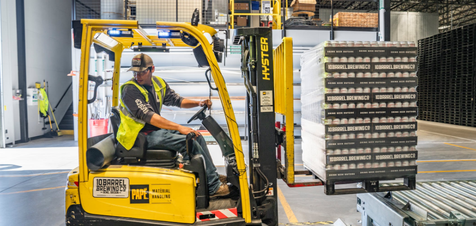 貨柜荒？！船公司故意抬高運(yùn)價(jià)？港口擁堵癱瘓箱子只進(jìn)不出！貨滿為患且訂且珍惜