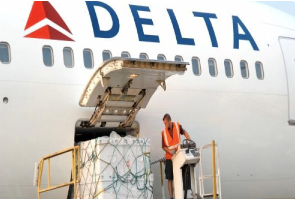 空運遭受重?fù)?！大批貨機停飛！機場人員罷工，客改貨航班取消