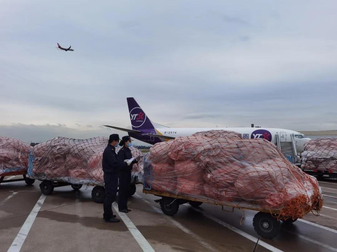 驗(yàn)放進(jìn)出口清單24.5億票，增長63.3%，我國跨境電商增長迅猛！