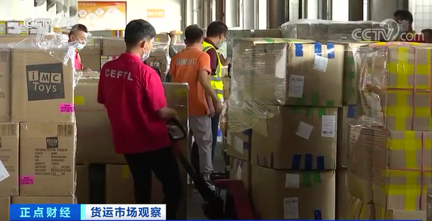 央視：價(jià)格刷新高！貨主不看價(jià)先下單再說！空運(yùn)、海運(yùn)“一艙難求”！怎么回事？