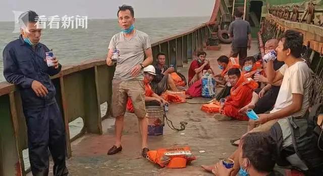 點(diǎn)贊！越南貨輪遇險(xiǎn) 中國(guó)船舶救助12名船員