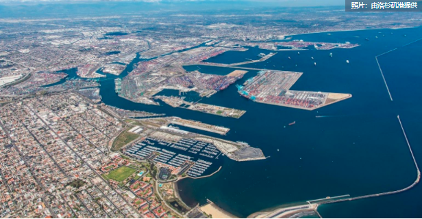 "快快快!" 全球400艘船排隊(duì)"抗議", 港口瘋狂運(yùn)轉(zhuǎn)累趴! ...堵, 堵出了65年最大危機(jī)